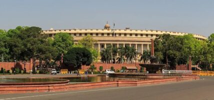 भारतीय संसद् भवन परिसरमा झडप