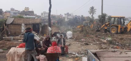 बिपी उद्यानको अतिक्रमित जग्गामा बनेका संरचना हटाउन सुरु
