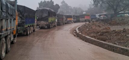 बाक्लो हुस्सुका कारण पूर्व–पश्चिम राजमार्ग अवरुद्ध