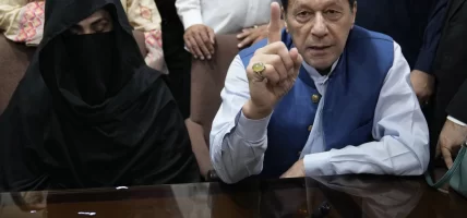 पाकिस्तानका पूर्वप्रधानमन्त्री खानलाई भ्रष्टाचार मुद्दामा १४ वर्षको जेल सजाय