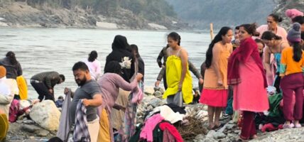 देशभरका त्रिवेणीधाम र धार्मिक स्थलमा मकर स्नान गर्नेको घुइँचो