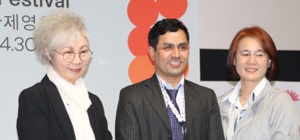 दक्षिण कोरियाको चलचित्र महोत्सवमा नेपाली कलाकार सम्मानित