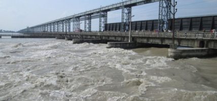 सप्तकोशी नदीमा पानीको बहाव बढ्दै, २७ ढोका खोलिए