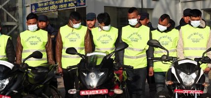 मध्यरातमा यसरी लुटपाट मच्चाउथ्यो विनय तामाङको समूहले