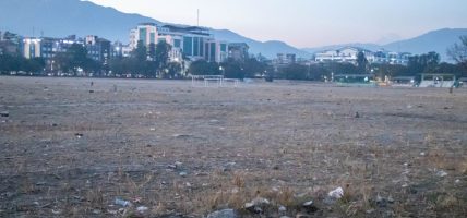 सैनिक मञ्चको दक्षिण चौरमा २ करोड ७० लाख खर्च गरेर बरमुढा ग्रास रोपिँदै