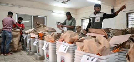 बङ्गलादेशमा लोकतान्त्रिक सुधारका लागि मतदान