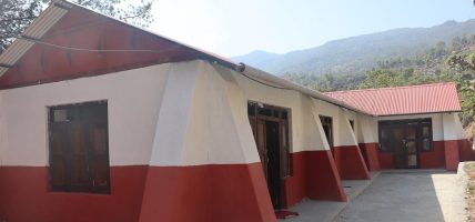 जीर्ण भवनमा जोखिम मोलेर पठनपाठन गर्नुपर्ने बाध्यता हट्यो