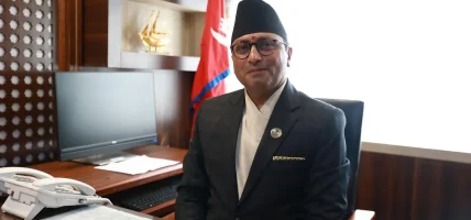 अर्थतन्त्र सुदृढीकरणका लागि निजी क्षेत्रसँग हातेमालो गर्न सरकार तयार छ: अर्थमन्त्री वाग्ले
