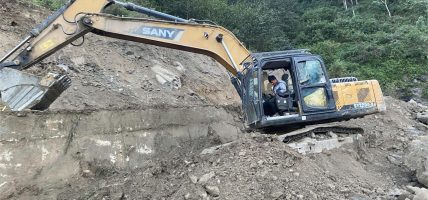 सवारीसाधान आवागमनमा रोक लगाएर धुलिखेल–खावा सडक स्तरोन्नति थालियो