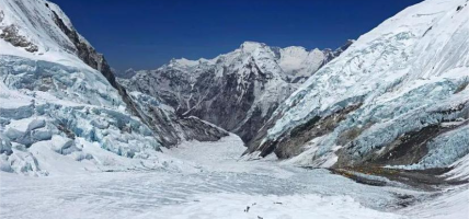 दोब्बर गतिमा हिउँ गुमाउँदै हिमनदी