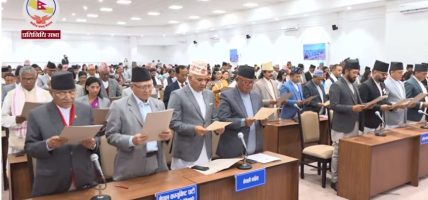 प्रतिनिधिसभाका ज्येष्ठ सदस्य केसीद्वारा नवनिर्वाचित प्रतिनिधिसभा सदस्यलाई शपथ