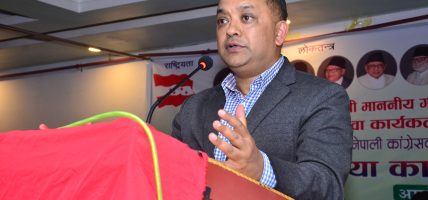 अनाधिकृत गतिविधि नगर्न देउवा समूहलाई गगन थापाको चेतावनी