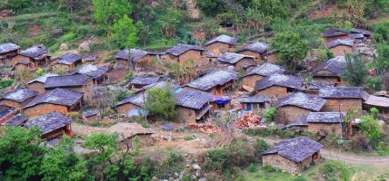 बुढाथोक घरबासः परम्परागत घरमा स्थानीय परिकार