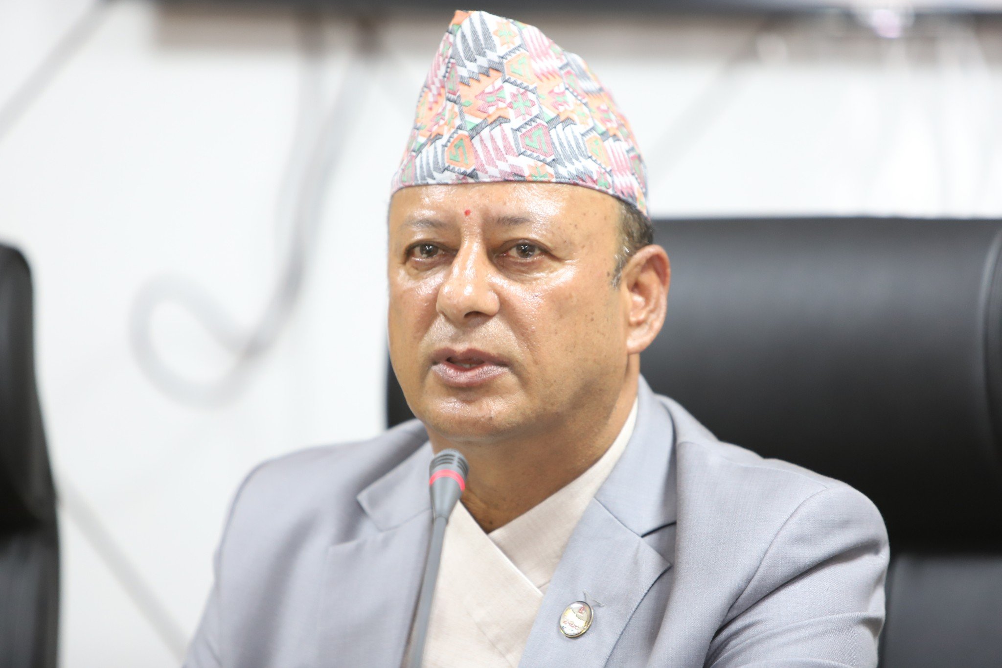 सरकारले कानुन नबुझ्दा पक्राउ परेका खड्का थुनामुक्त !