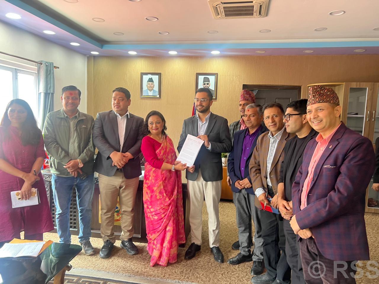 सुधारका लागि निरन्तर खबरदारी गर्न शिक्षामन्त्री पोखरेलको आग्रह