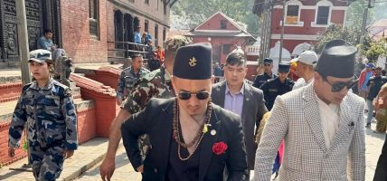 गृहमन्त्री गुरुङद्वारा पशुपति मन्दिरको दर्शन तथा पूजाअर्चना