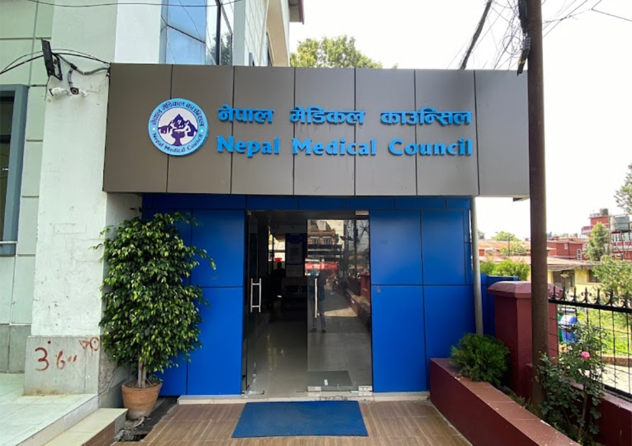 भारतीय पासपोर्टमा अध्ययन गरेको खुलेपछि डा. तुषारको लाइसेन्स खारेज