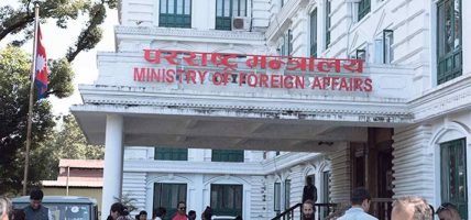 खाडीमा रहेका नेपालीको उद्धारका लागि विशेष उडान