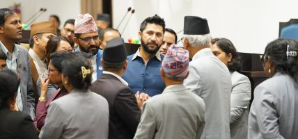 संसद्मा विपक्षीको नाराबाजी, बादलको अभिव्यक्ति रेकर्डबाट हटाइयो
