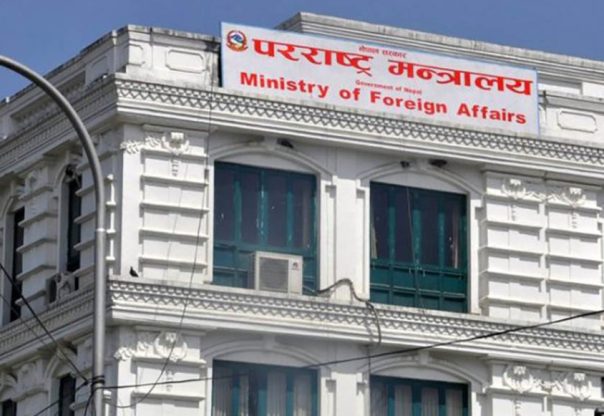 प्रधानमन्त्रीको बचाउमा उत्रियो परराष्ट्र