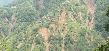 बाढीपहिरोको त्रासमा च्याङथापू, २६ घर अत्यन्त जोखिममा
