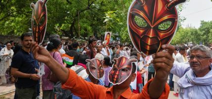 भारतमा युवा आन्दोलन विस्तार गर्दै कक्रोच जनता पार्टी भारतमा युवा आन्दोलन विस्तार गर्दै कक्रोच जनता पार्टी