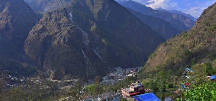 उज्यालो दिने बिजुलीको अँध्यारो कथाः मानिस पहिले जोगाउने कि आयोजना ?