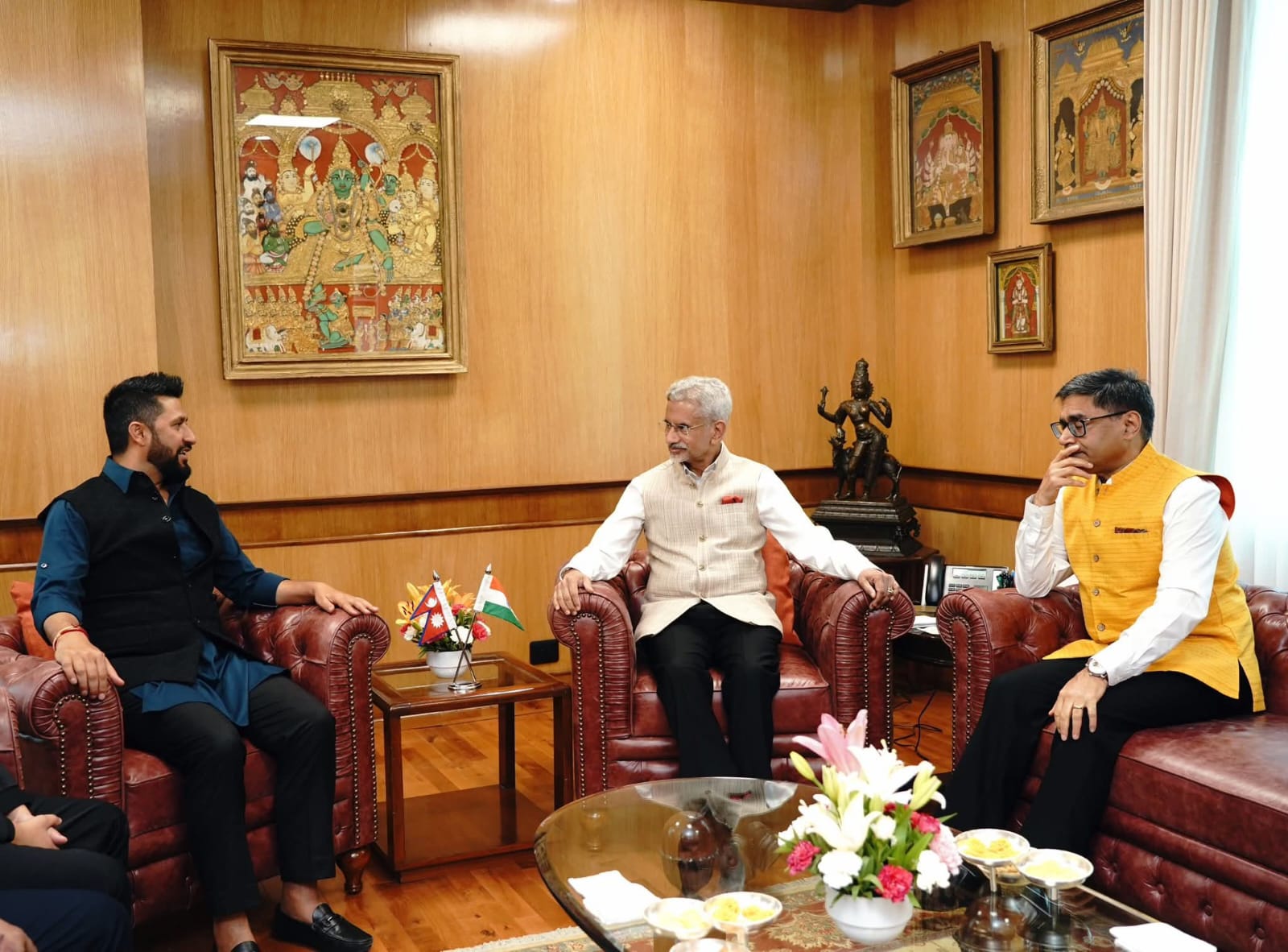 दिल्लीमा रविको हाइप्रोफाइल राजनीतिक भेटघाट