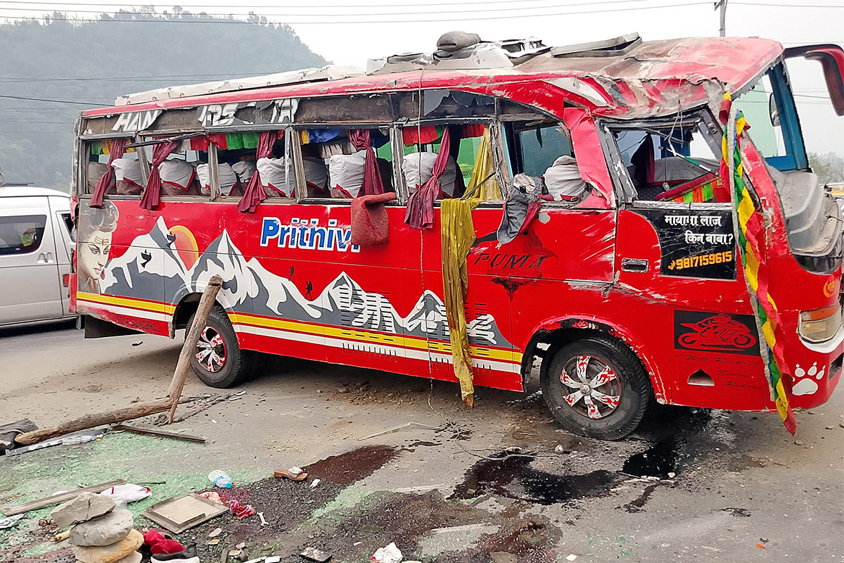 बाटोमै बिलाएका यात्रीहरू बाटोमै बिलाएका यात्रीहरू