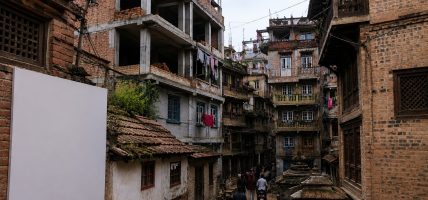 भक्तपुरमा भवन मापदण्ड उल्लंघनको आरोप : स्थानीय सरकारमाथि प्रश्न, संघीय सरकार मौन ?