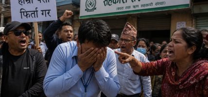 सहकारीका कर्मचारी: न तलब पाए, न कोषको रकम, बचतकर्ताबाट भागीभागी हिँड्छन् !