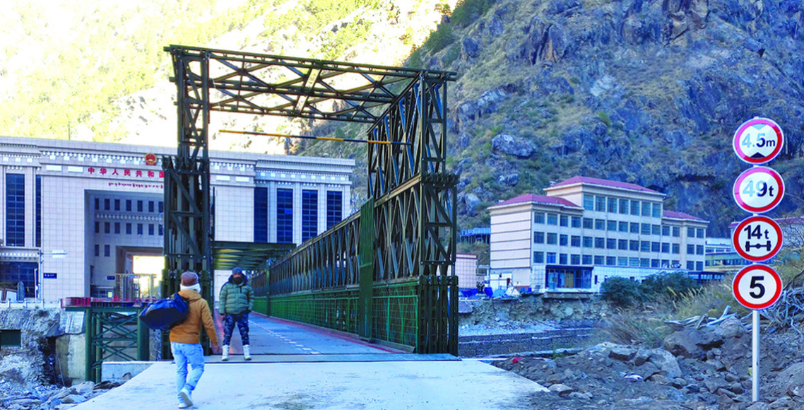 रसुवागढी नाकामा दुई दिन मालवाहक सवारी आवतजावत ठप्प, बेलीब्रिजको सुरक्षा परीक्षण हुँदै