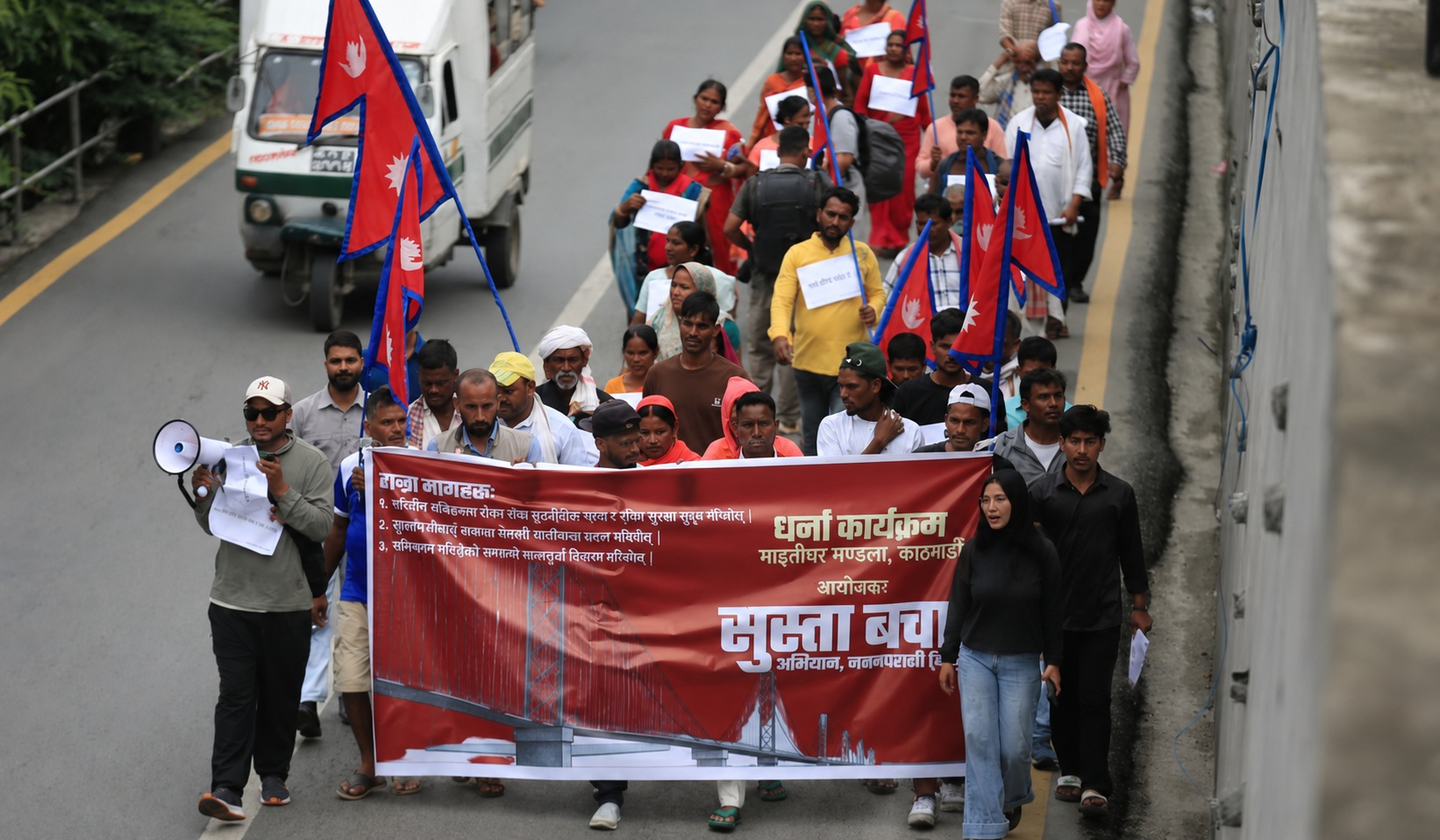 काठमाडौँमा सुस्तावासीको माग : भारतको सामना गर्न लालपुर्जा, नागरिकता र ‘जङ्गे पिलर’ देऊ काठमाडौँमा सुस्तावासीको माग : भारतको सामना गर्न लालपुर्जा, नागरिकता र ‘जङ्गे पिलर’ देऊ