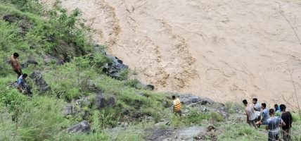 कर्णाली दुर्घटना : गोताखोरले पनि भेटेनन् यात्रु र गाडी