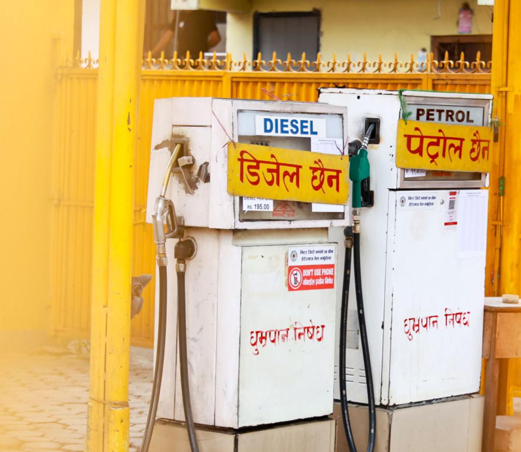 इन्धनको मूल्य घटेपछि काठमाडौं उपत्यकाका अधिकांश निजी पेट्रोल पम्प बन्द, उपभोक्ता सेवा नपाई फर्किए इन्धनको मूल्य घटेपछि काठमाडौं उपत्यकाका अधिकांश निजी पेट्रोल पम्प बन्द, उपभोक्ता सेवा नपाई फर्किए