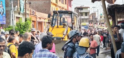जनकपुरका अतिक्रमित पोखरी क्षेत्र खाली गराउन डोजर चलाइयो