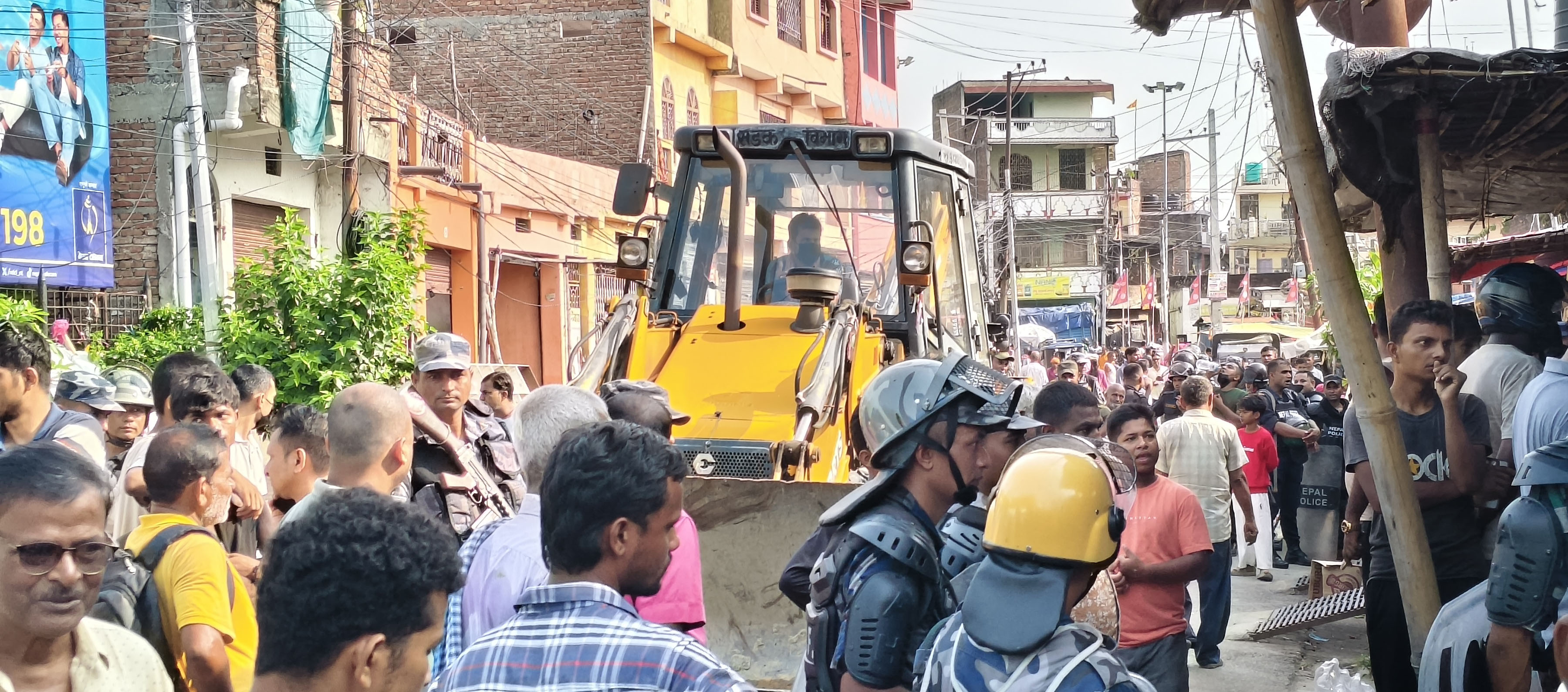 जनकपुरका अतिक्रमित पोखरी क्षेत्र खाली गराउन डोजर चलाइयो
