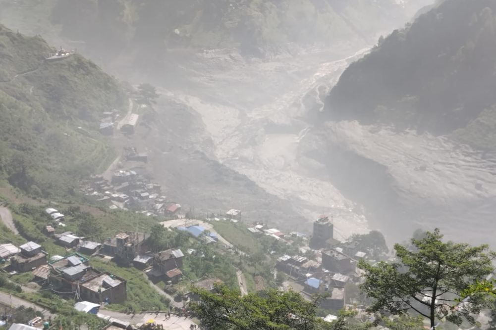 लेन्दे खोलाको बाढीले टिमुरे बजार र भन्सार क्षेत्रमा ठूलो क्षति लेन्दे खोलाको बाढीले टिमुरे बजार र भन्सार क्षेत्रमा ठूलो क्षति