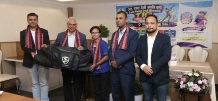 राष्ट्रिय क्रिकेटर मनीषा उपाध्यायलाई ६० हजार रुपैयाँको क्रिकेट सामग्री प्रदान राष्ट्रिय क्रिकेटर मनीषा उपाध्यायलाई ६० हजार रुपैयाँको क्रिकेट सामग्री प्रदान