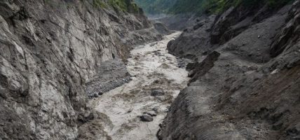 बाढीको यस्तो प्रलय रोक्न नेपाललाई चाहिन्छ ठुल्ठूला बाँध