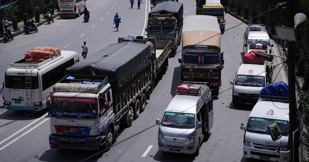 विभिन्न स्थानमा परेको अविरल वर्षाका कारण सार्वजनिक सवारीसाधन काठमाडौँमै रोकिए विभिन्न स्थानमा परेको अविरल वर्षाका कारण सार्वजनिक सवारीसाधन काठमाडौँमै रोकिए