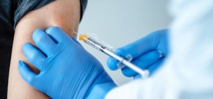 बाढी प्रभावित क्षेत्रमा रोग फैलने आशंकामा थालिँदैछ खोप अभियान