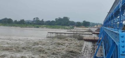 महाकाली नदीमा पानीको बहाव बढेपछि कञ्चनपुर नाका आवागमन प्रभावित महाकाली नदीमा पानीको बहाव बढेपछि कञ्चनपुर नाका आवागमन प्रभावित