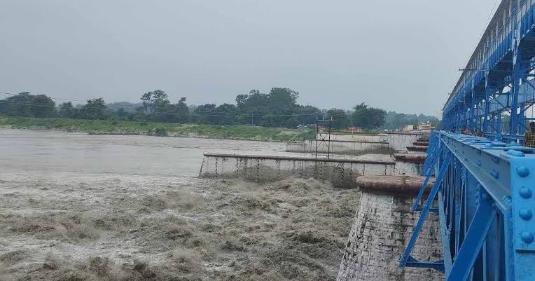 महाकाली नदीमा पानीको बहाव बढेपछि कञ्चनपुर नाका आवागमन प्रभावित महाकाली नदीमा पानीको बहाव बढेपछि कञ्चनपुर नाका आवागमन प्रभावित