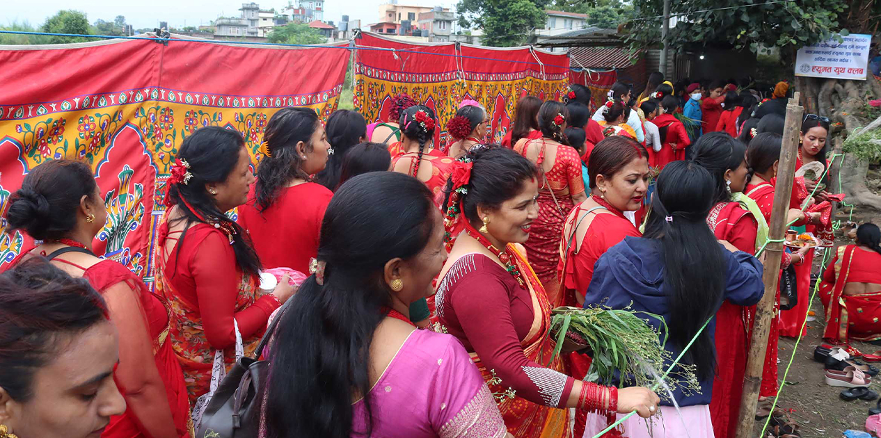 टेकुस्थित ऋषेश्वर महादेव मन्दिरमा विशेषगरी महिला भक्तजनको घुइँचो