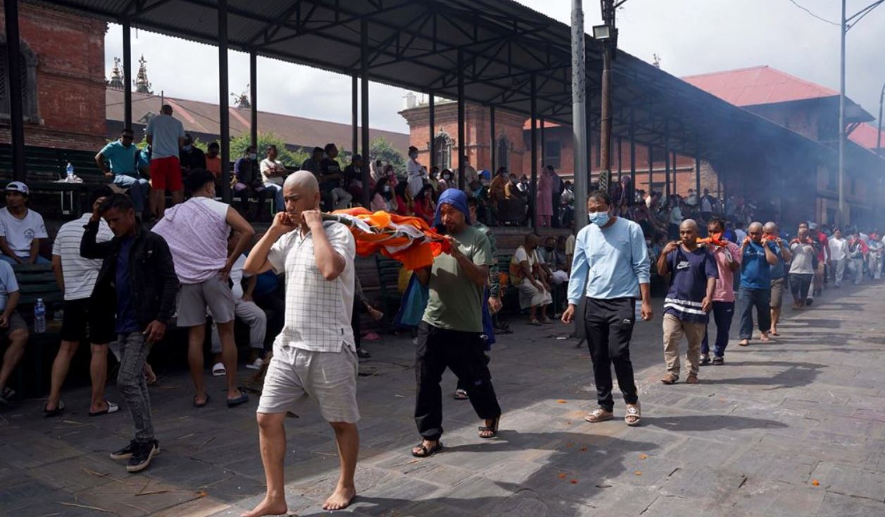 भेटिने आश मरेपछि कुशको शव बनाएर अन्त्येष्टि