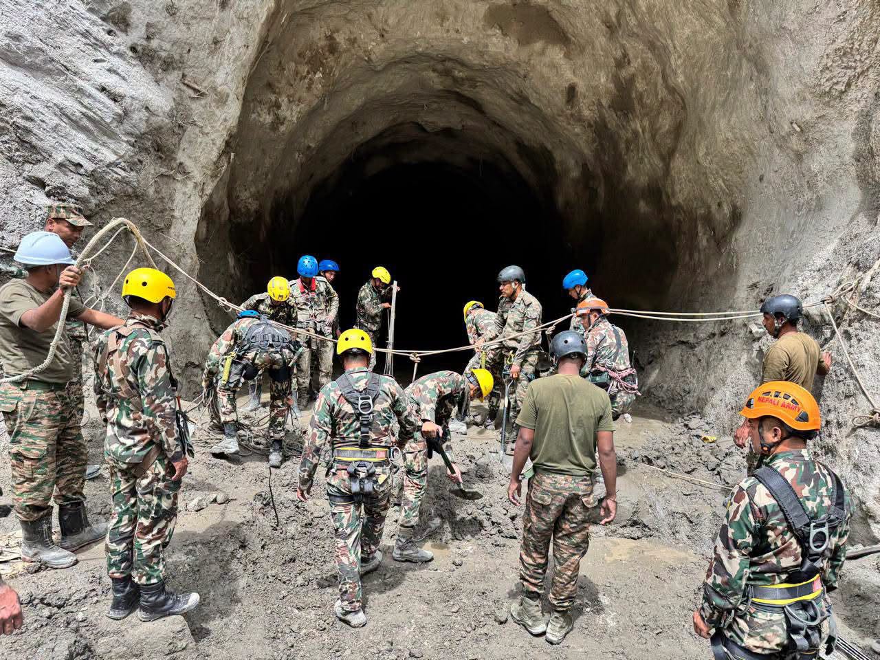 रसुवा बाढी : कहिलेसम्म जारी रहन्छ सुरुङमा खोजी ? रसुवा बाढी : कहिलेसम्म जारी रहन्छ सुरुङमा खोजी ?