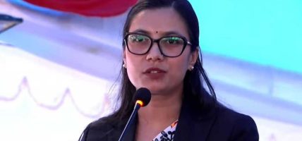 आमालाई  प्रसूति बिदा कम्तीमा ६ महिना  दिने प्रस्तावसहितको विधेयक