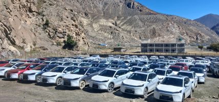 खाल्टाखुल्टी सडकले भन्सार पास भएका ईभी मुस्ताङमै थन्किए