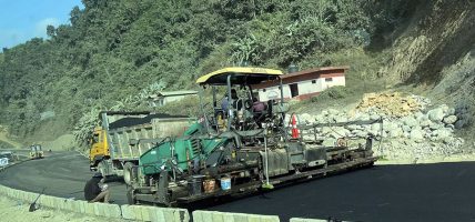 सडक स्तरोन्नतिका लागि एडीबीले ४७ अर्ब रुपैयाँ दिने सडक स्तरोन्नतिका लागि एडीबीले ४७ अर्ब रुपैयाँ दिने
